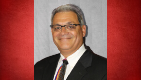 Merle Miller of Midwest 澳洲幸运10-官方幸运体彩正规网站 financial Solutions is the recipient of the Newell C. Day Agent of the Year award