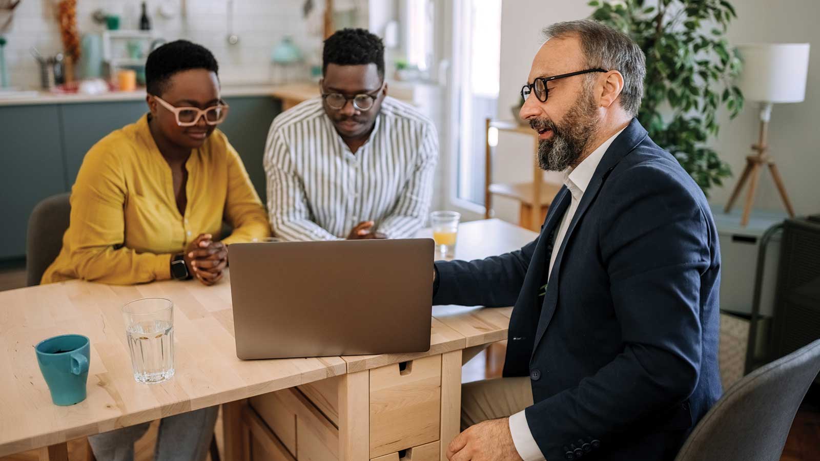 A financial professional explains the difference between joining or sponsoring a pooled employer plan to his clients.