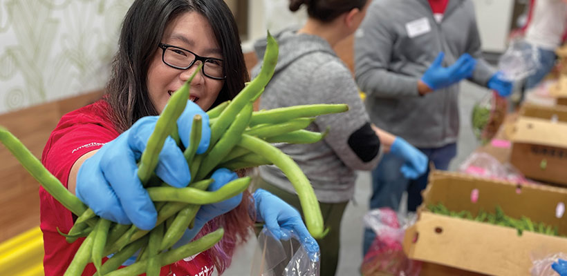 Ameritas associates volunteering at the Food Bank in Lincoln, Nebraska.